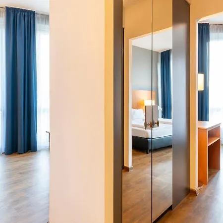 Hotel Plaza Premium 4*