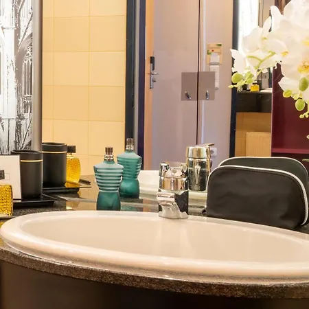 Hotel Plaza Premium 4*