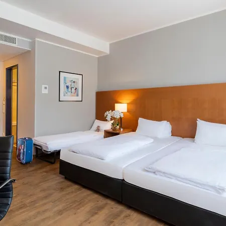 Plaza Premium 4*