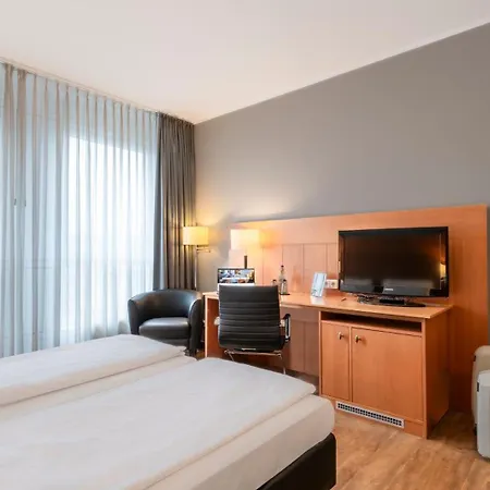 Plaza Premium 4*