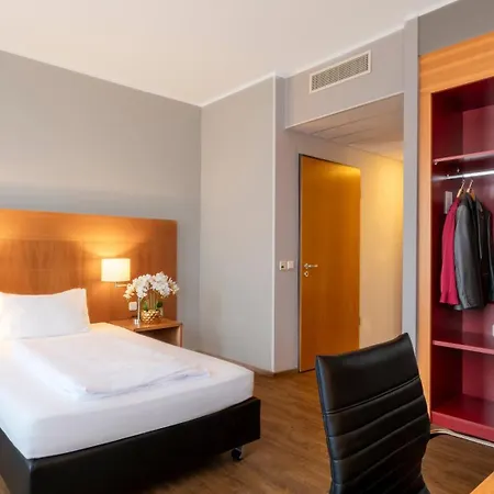 Plaza Premium 4* Cologne
