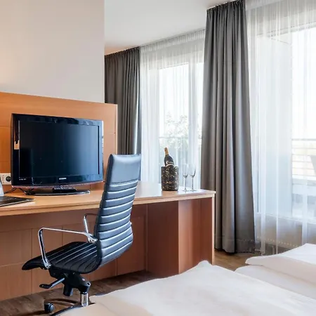 Hotel Plaza Premium 4*