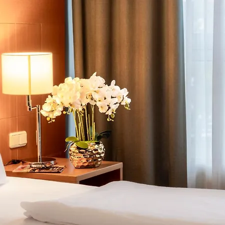 Plaza Premium Hotel 4*