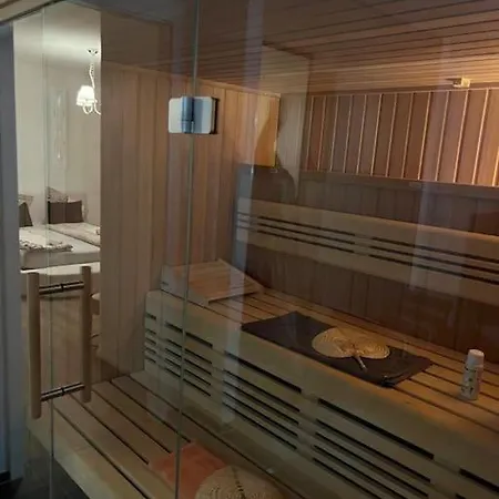Luxurioese Mit Sauna Und Whirlpool *