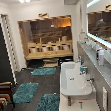 Luxurioese Mit Sauna Und Whirlpool Köln