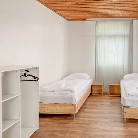 6 Detached House - Messe Fair 10min *