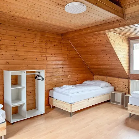 6 Detached House - Messe Fair 10min *