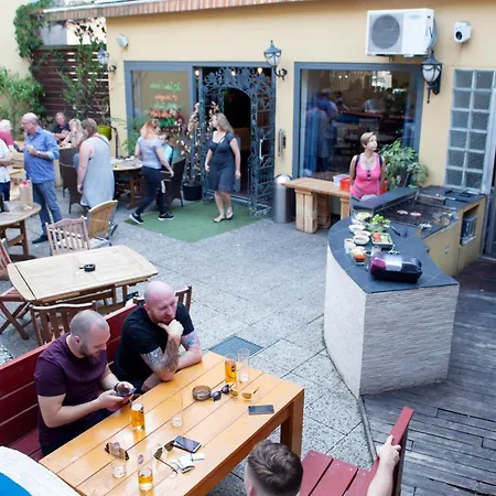 Hostel Station - For Backpackers *