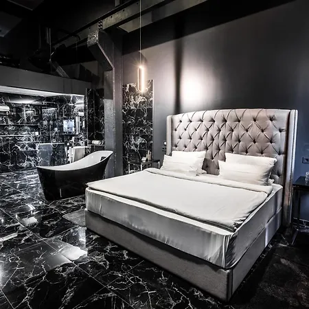 Hotel Black