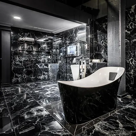 Black 4*