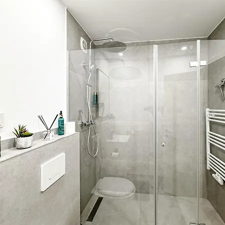 Moderne 110 M2 Grosse Gold Night * Cologne