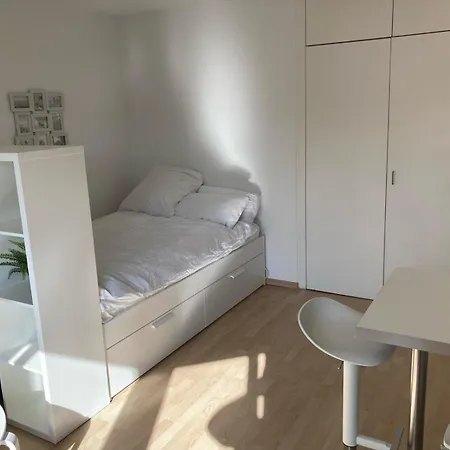 Bonbon Nerstr Vollstaendig Eingerichtetes Mit Parkplatz Köln