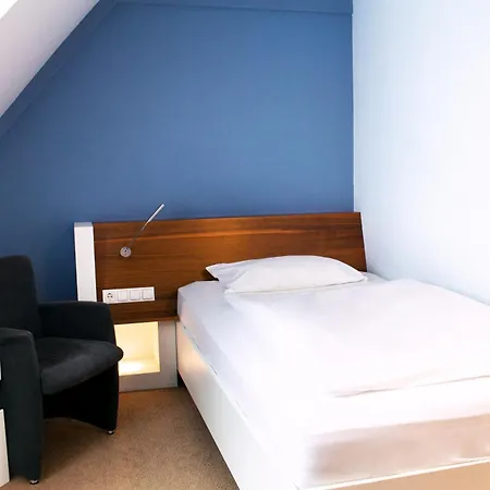&repeat Airport Hotel