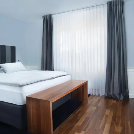 &repeat Airport Hotel 4*