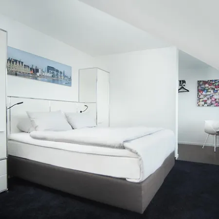 Hotel &repeat Airport Cologne