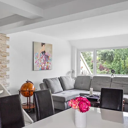 Charmante Maisonette Mit Balkon Und Gartenblick *