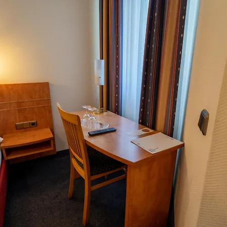Otel Airport Business 3*