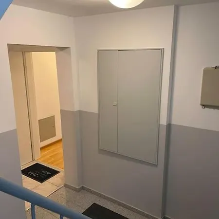 Cozy Studio In Neusser Street Apartment *