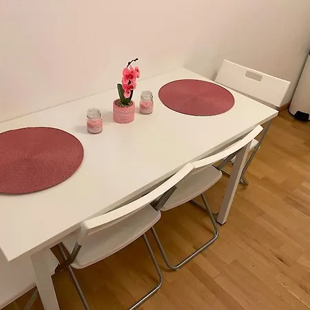 Cozy Studio In Neusser Street Apartment