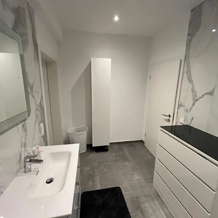 Nikos&laurins Place Center