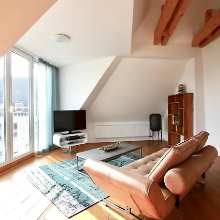 Grosse Dachgeschosswohnung Mit Balkon Im Belgischen Viertel
