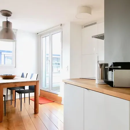 Grosse Dachgeschosswohnung Mit Balkon Im Belgischen Viertel Apartment *
