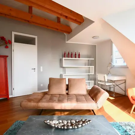 Grosse Dachgeschosswohnung Mit Balkon Im Belgischen Viertel Apartment