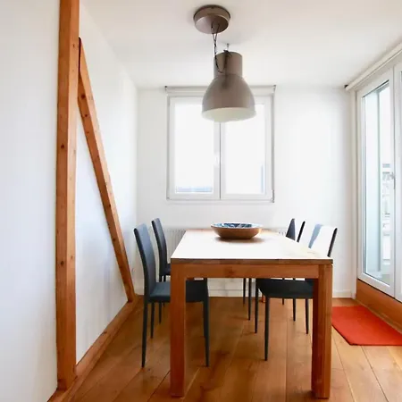 Grosse Dachgeschosswohnung Mit Balkon Im Belgischen Viertel