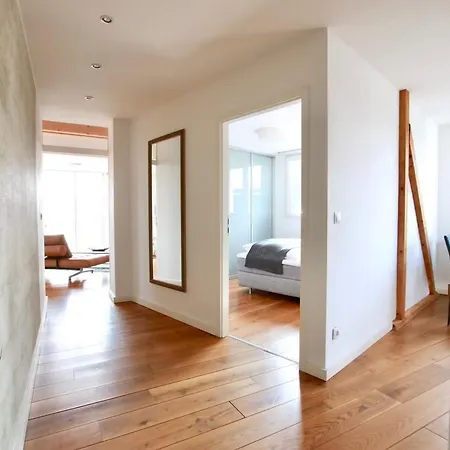 Grosse Dachgeschosswohnung Mit Balkon Im Belgischen Viertel