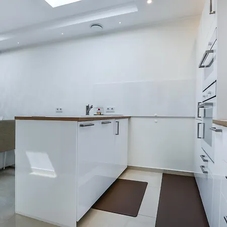 Apartment Stylisch Und Schick, Neue Wohnung, U-bahn 2 Minuten Köln