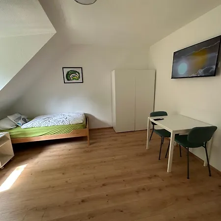 6-personen In Direkter Naehe Von Messe Und Flughafen Apartment *