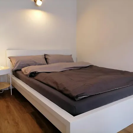 Apartment In / Mit Allem Drum Und Dran *