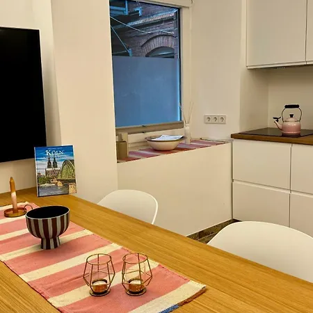 Apartment Mitten In Der Koelner - Design Trifft Altbau *