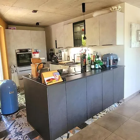 Modernes Haus Nahe Zentrum- Mindestens 6 Naechte *