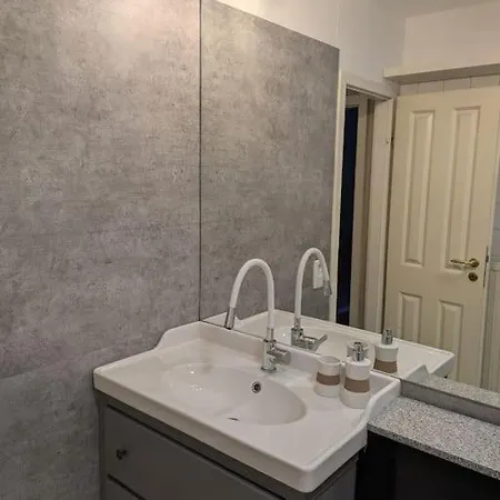 Apartment Stilvolles 2 Zi Mit 65qm Und Terrasse *