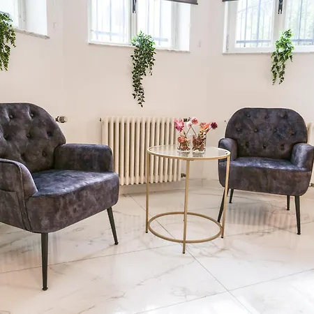 Aurelia Apartment