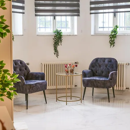 Aurelia Apartment *