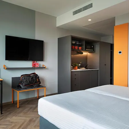Otel Loginn Airport