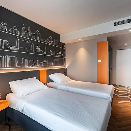 Otel Loginn Airport 3*