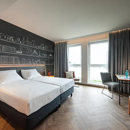 Loginn Airport 3*