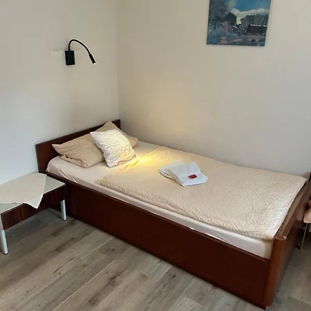 Haus Schwan 3* Κολωνία