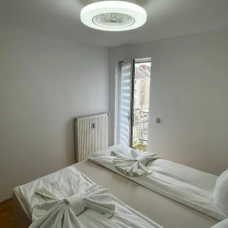 Aparment In Popular Neighborhood *