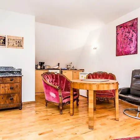 Nippes Apartment