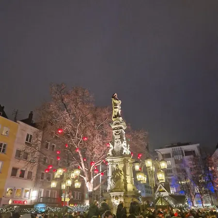 Zentrale Lage In Der Naehe Von Der Uni ,neumarkt Und Messe Nur 5 Stationen Cologne