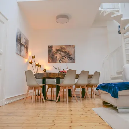 Aurelia Apartment *