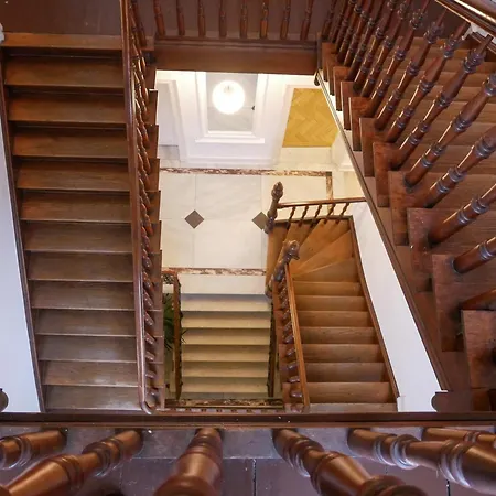 Aurelia Apartment