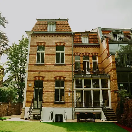 Aurelia Apartment