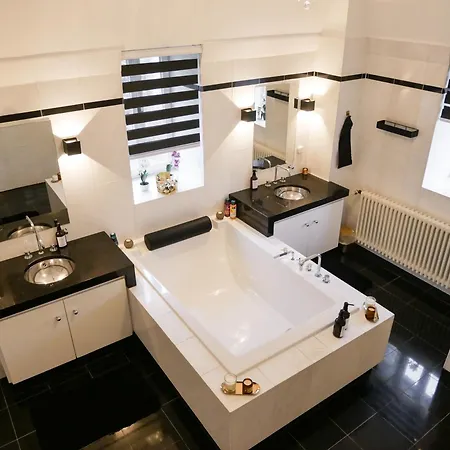 Aurelia Apartment