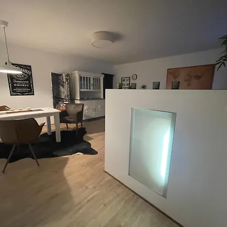 Iii Apartment *