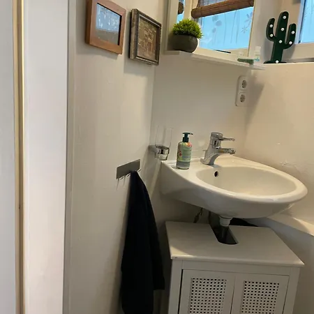Iii Apartment *